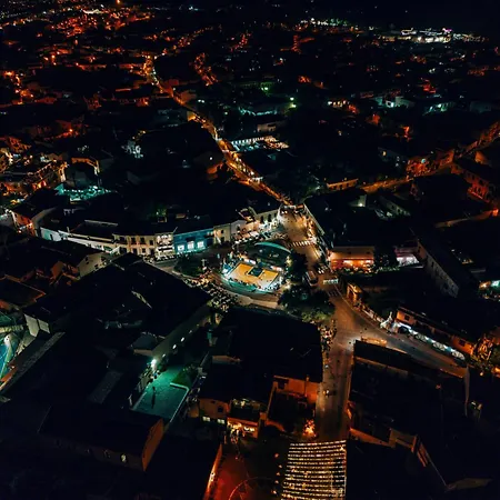 Is Arcusu * Pula
